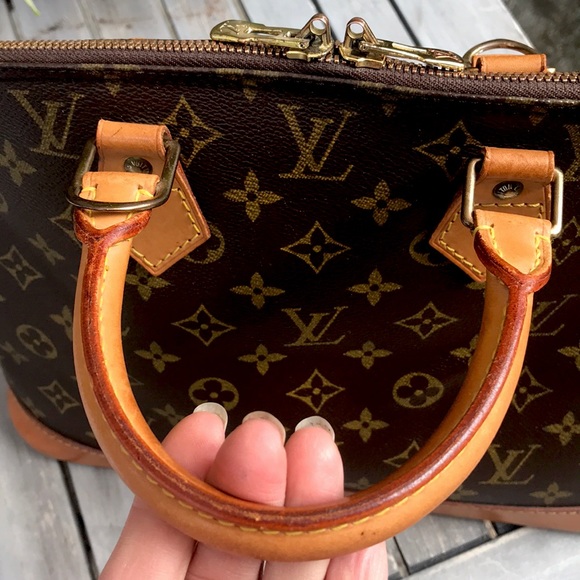Louis Vuitton Alma in monogram canvas - Picture 12 of 15